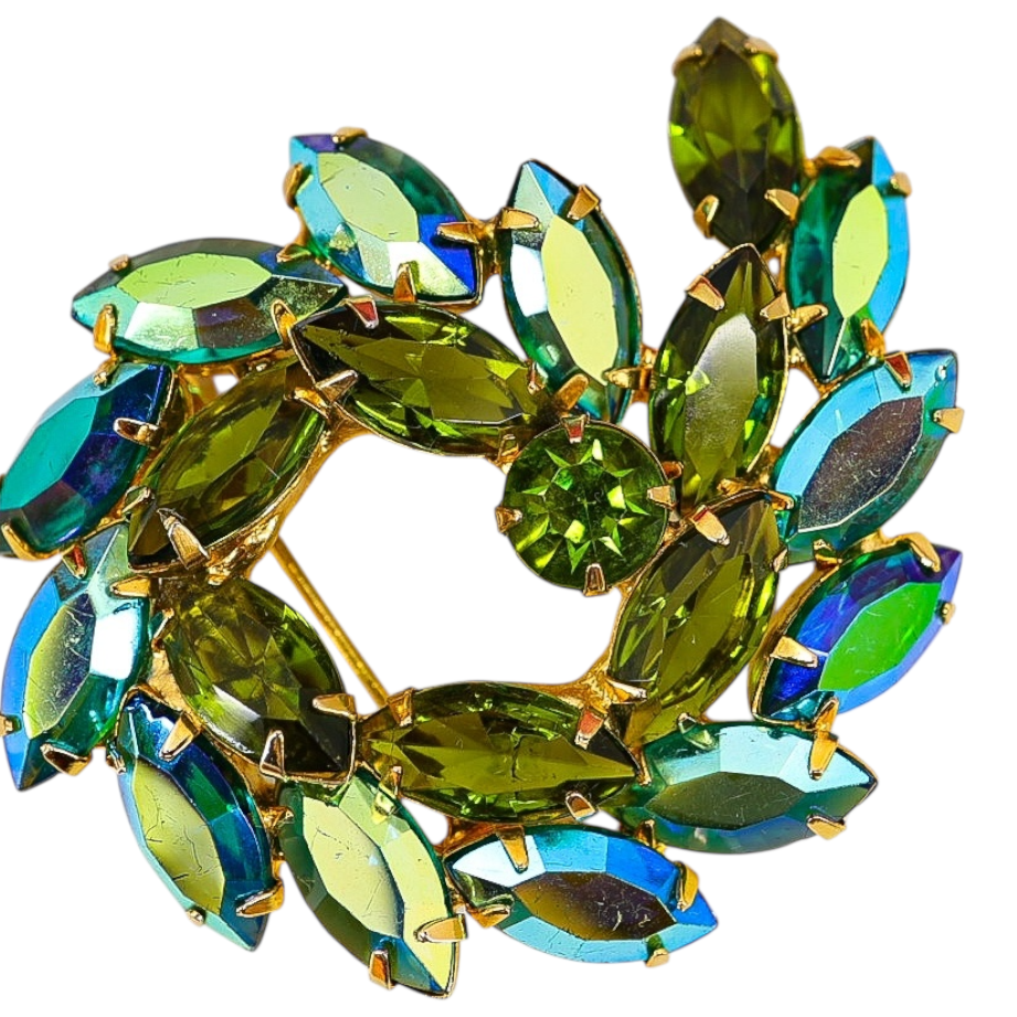 Vintage Mid-Century Green Aurora Borealis Large Rhinestone Brooch – Gold-Tone Wreath Design