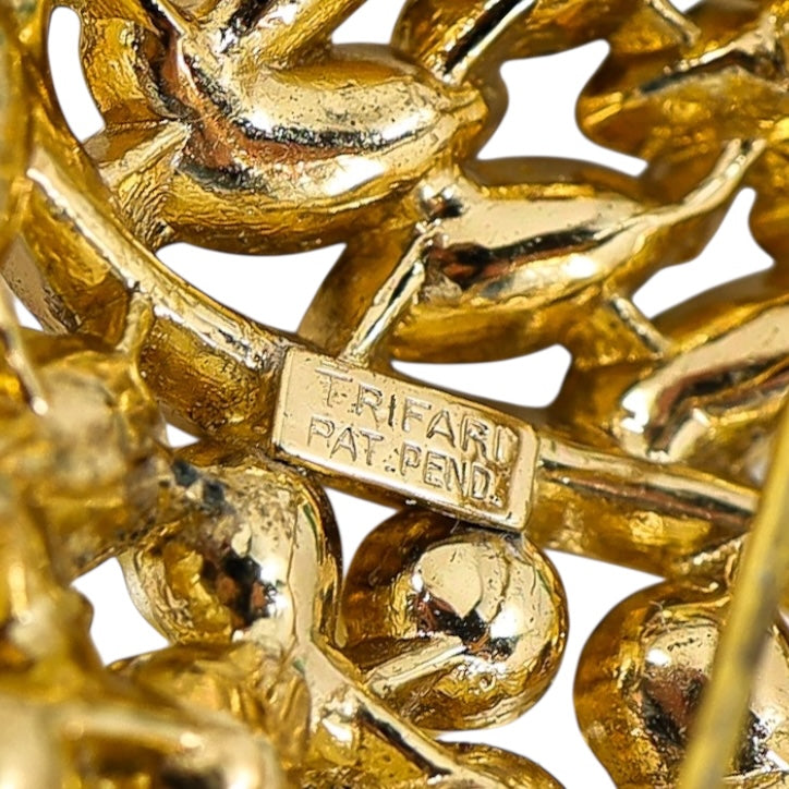 Crown Trifari Patent Pending Round Brooch - Faux Pearl And Clear Rhinestones 1.25”