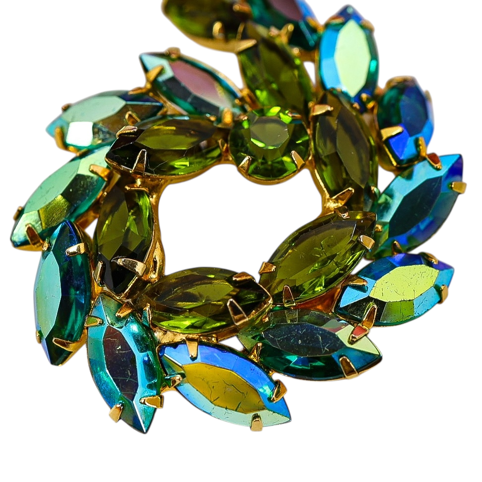 Vintage Mid-Century Green Aurora Borealis Large Rhinestone Brooch – Gold-Tone Wreath Design