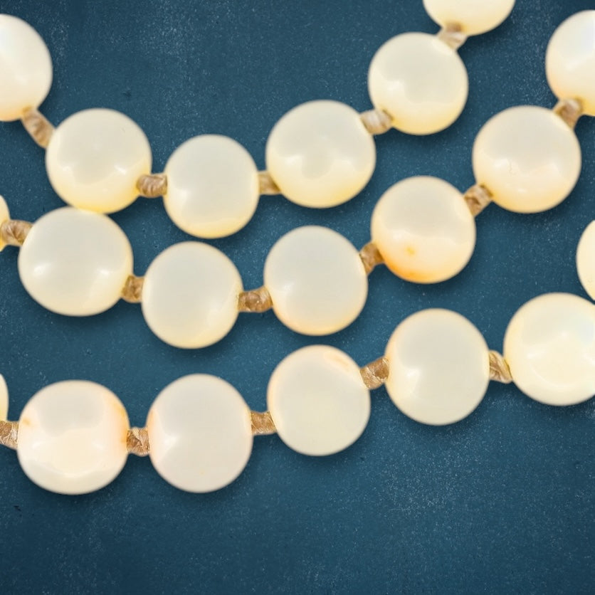 Vintage White Angel Skin Coral Necklace 19” 27g 7mm