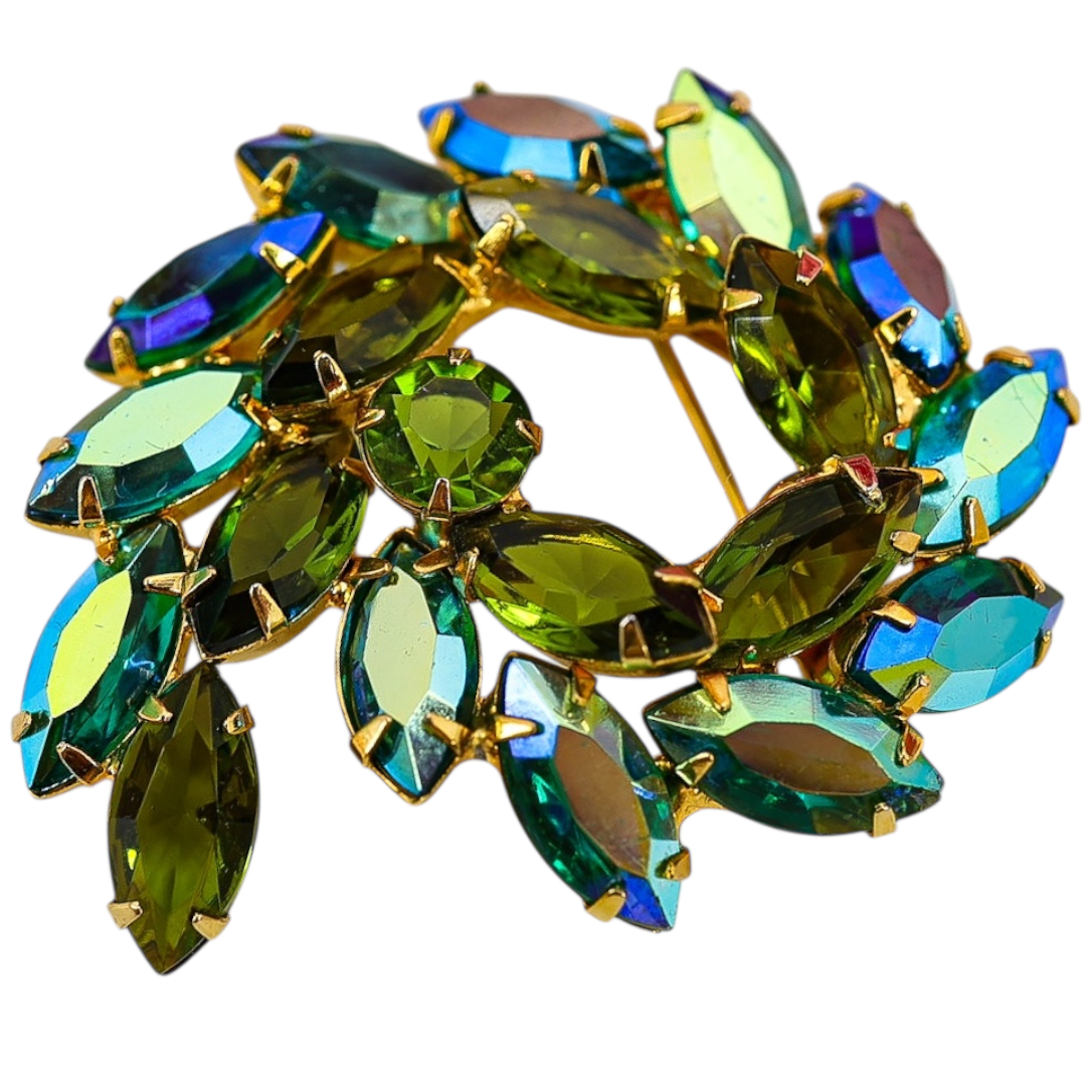 Vintage Mid-Century Green Aurora Borealis Large Rhinestone Brooch – Gold-Tone Wreath Design
