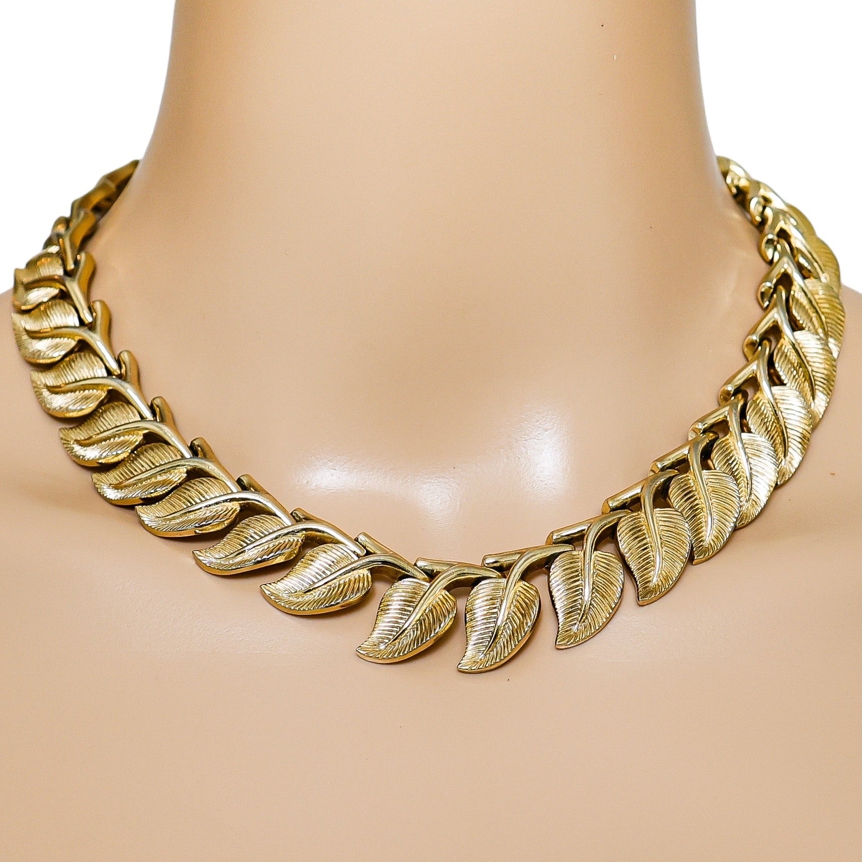 Crown Trifari Gold Tone Sculptural Leaves Full Parure 4 Piece Jewelry Suite Set